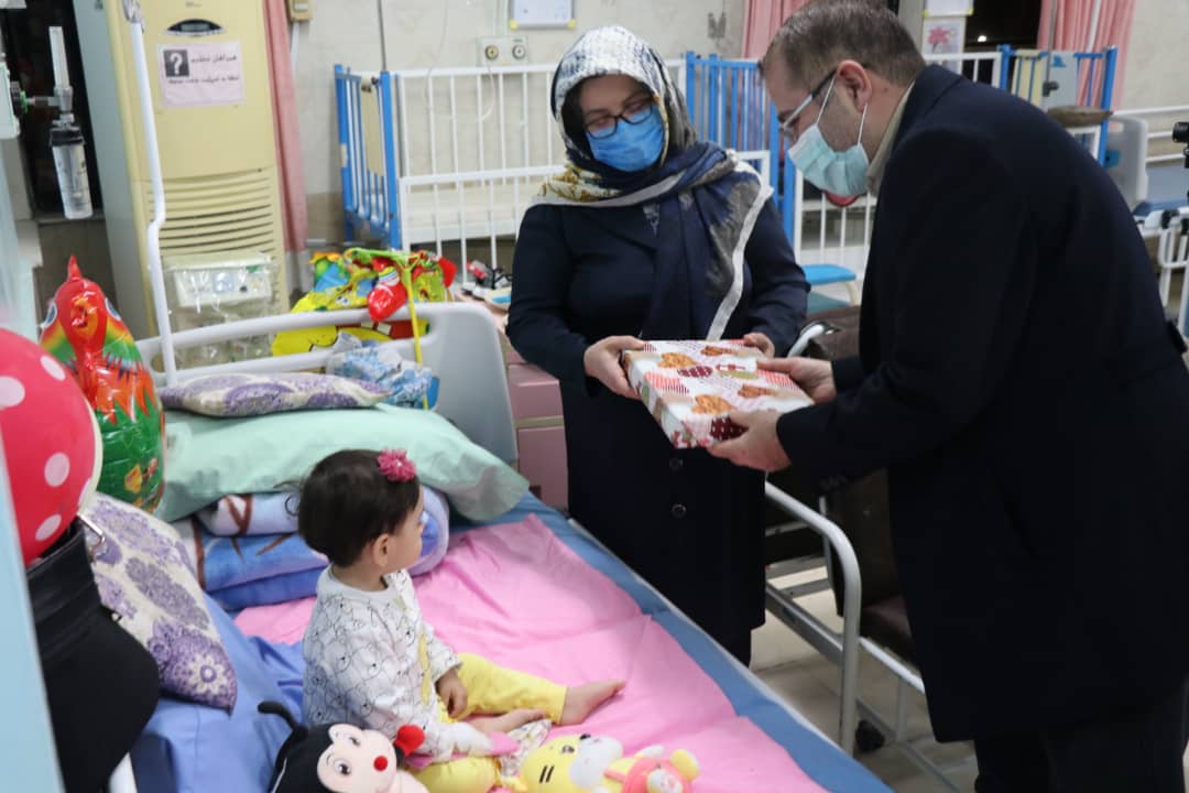 عیادت از کودکان بستری در بیمارستان کودکان شفیع‌زاده امیرکلا